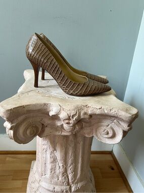 Nine West olive / Taupe leather Croc-Embossed Pointed Toe Pumps
